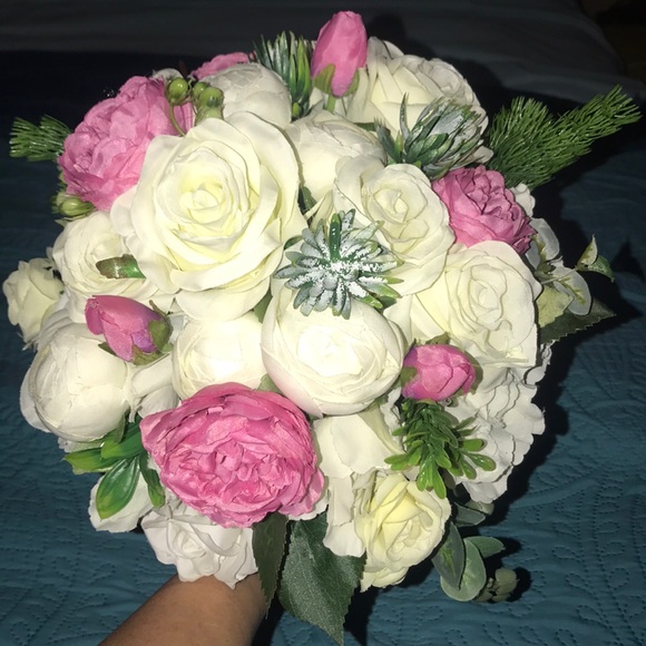 NWT Beautiful bridal bouquet handmade - Picture 2 of 8